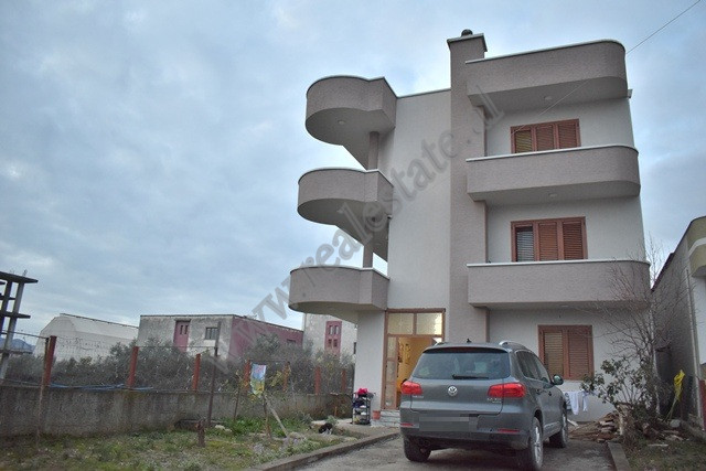 Vile 3 kateshe ne shitje ne zonen e Saukut ne Tirane